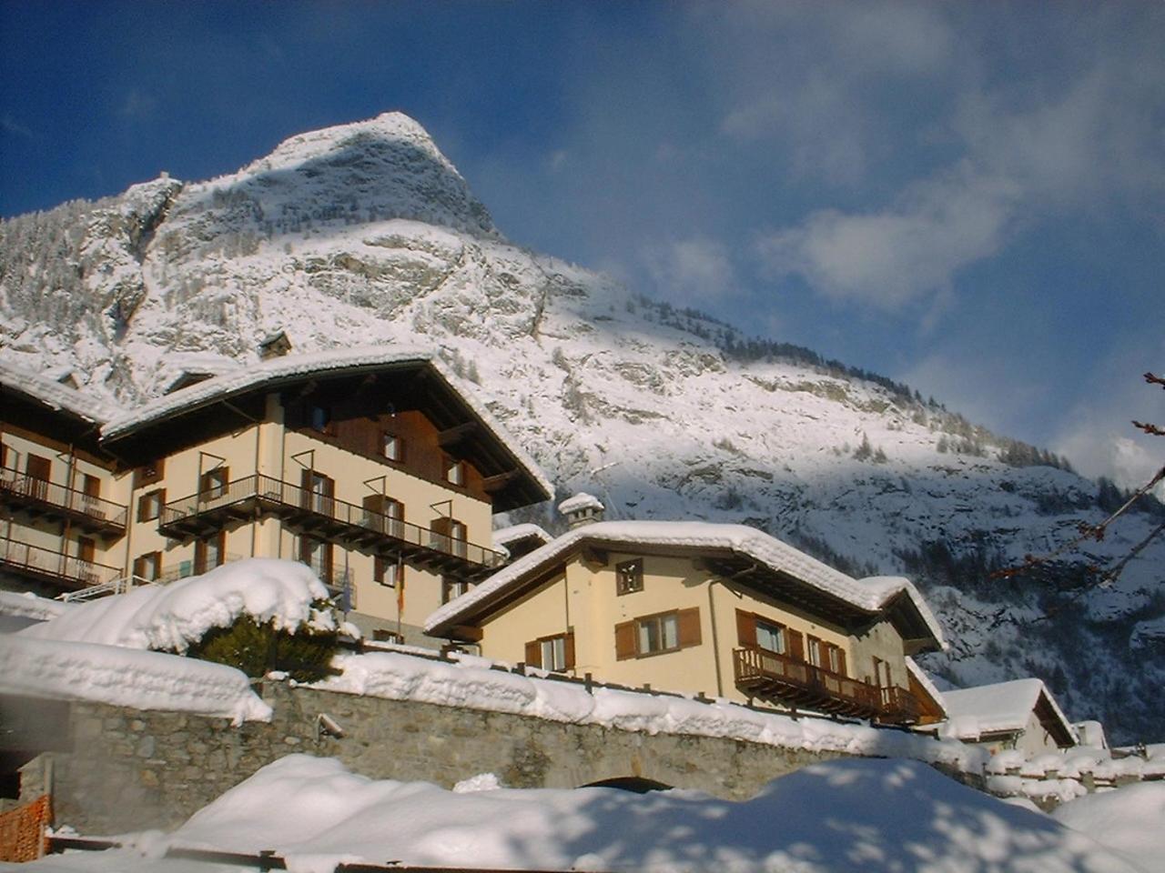 Ottoz Meuble 3* Courmayeur